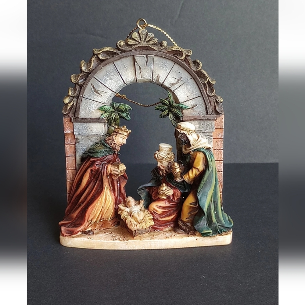 Vintage Christmas Nativity Scene Resin Ornament Holy Family Arch Stable 4-1/4"